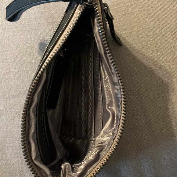 Small black wristlet - Picture 3 of 4